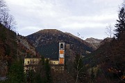 10 Dalla chiesa di Valleve vista verso il Monte Arete